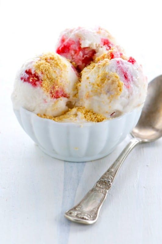 Super delicious vegan ice cream: Strawberry Cheesecake Ice Cream