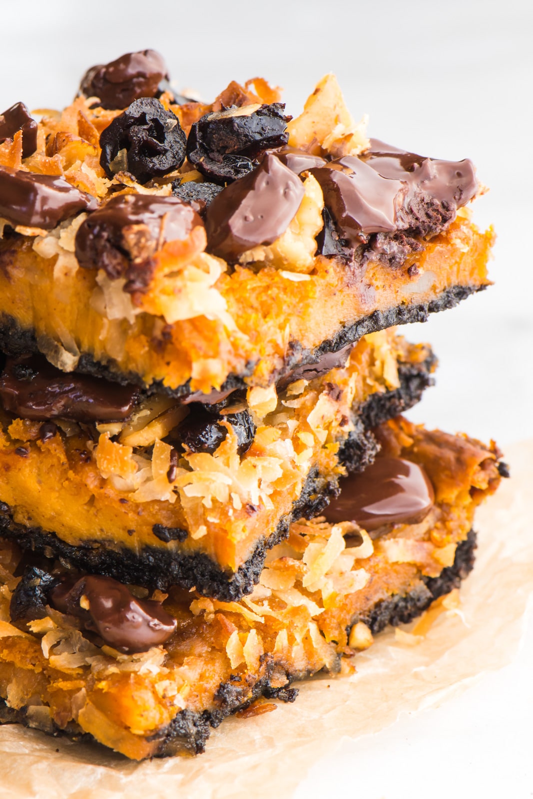 Take a bite out of these crazy delicious Vegan Pumpkin Magic Bars. Vegan never tasted so good. Perfect for your holiday dessert table!