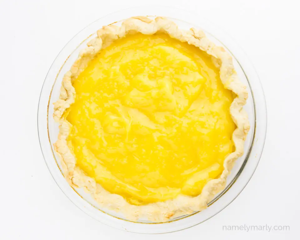 Lemon curd has been poured into a pie shell.